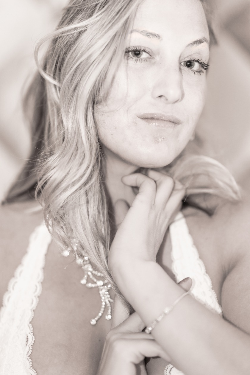 Fotovoorbeeld van een bruidsboudoir fotoshoot op een top locatie Leiden