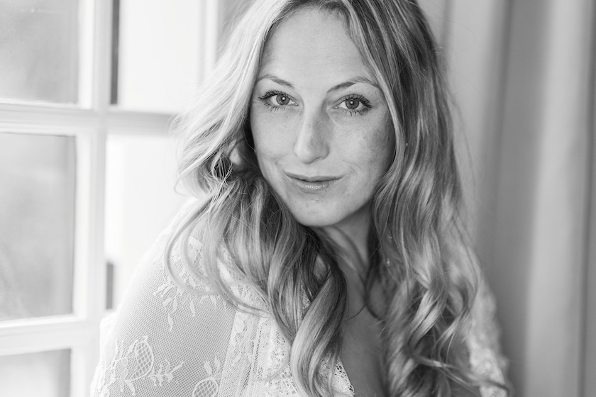 Fotovoorbeeld van een bruidsboudoir fotoshoot op een top locatie Leiden