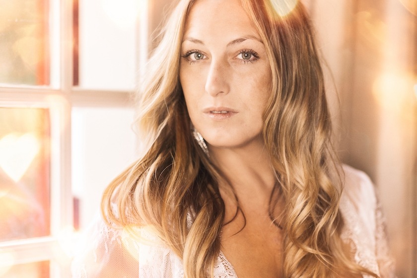 Fotovoorbeeld van een bruidsboudoir fotoshoot op een top locatie Leiden