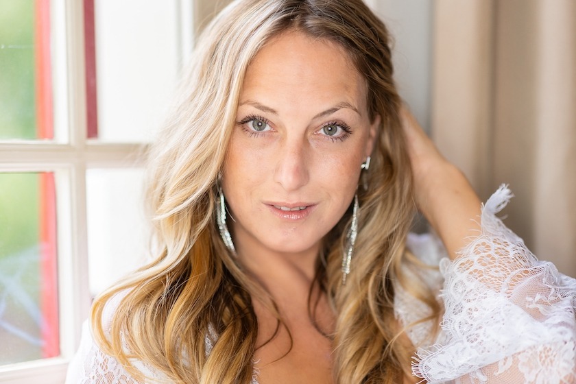 Fotovoorbeeld van een bruidsboudoir fotoshoot op een top locatie Leiden