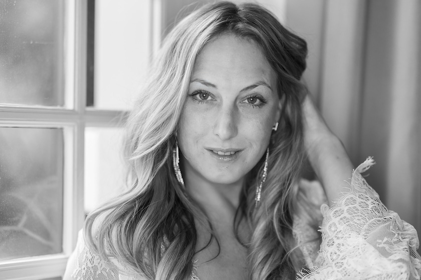 Fotovoorbeeld van een bruidsboudoir fotoshoot op een top locatie Leiden