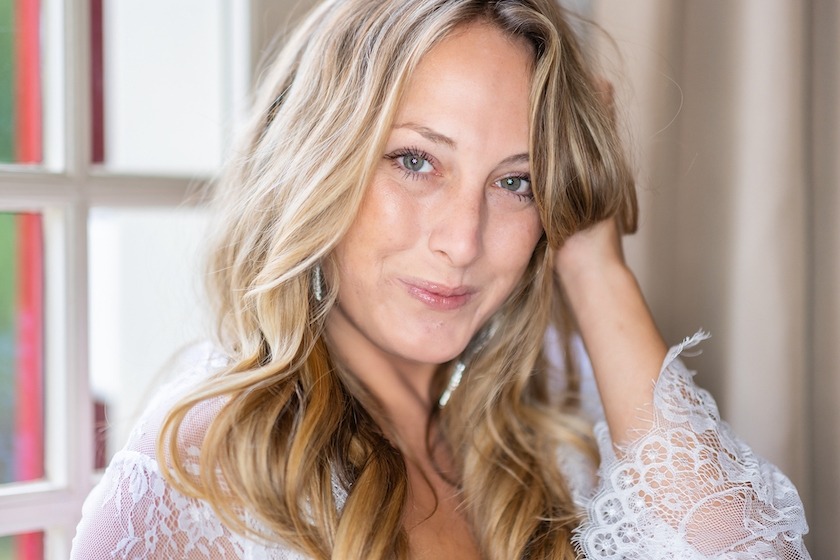 Fotovoorbeeld van een bruidsboudoir fotoshoot op een top locatie Leiden