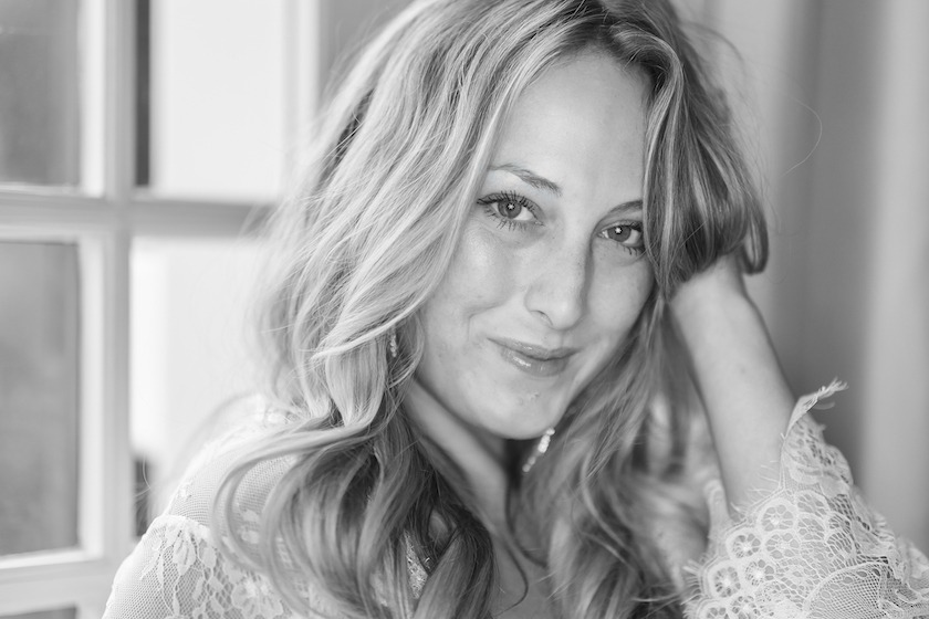 Fotovoorbeeld van een bruidsboudoir fotoshoot op een top locatie Leiden