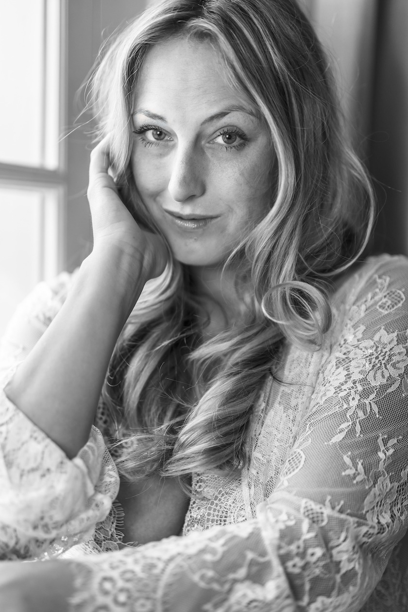 Fotovoorbeeld van een bruidsboudoir fotoshoot op een top locatie Leiden