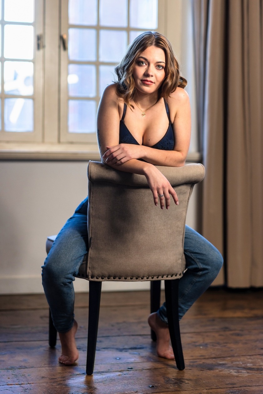 Fotovoorbeeld van een boudoir fotoshoot in een boutique hotel in Leiden