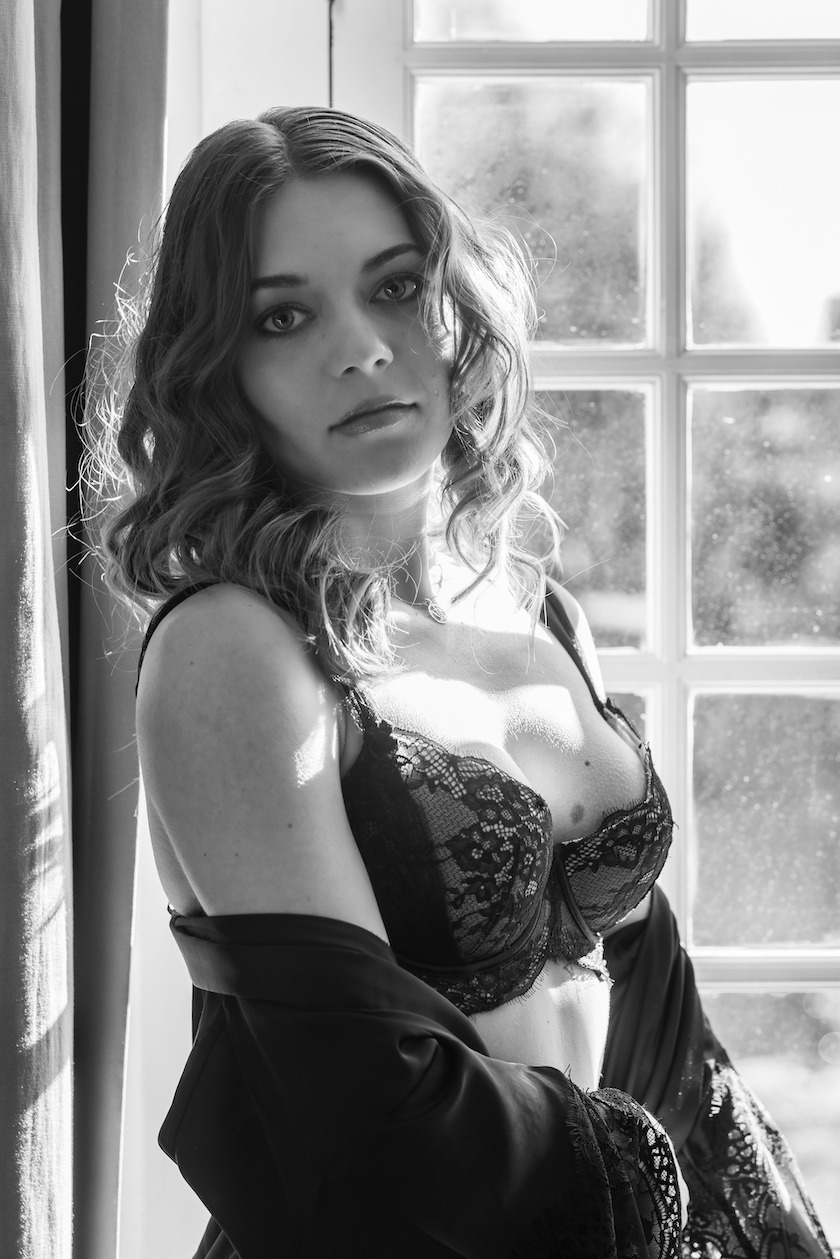 Fotovoorbeeld van een boudoir fotoshoot in een boutique hotel in Leiden