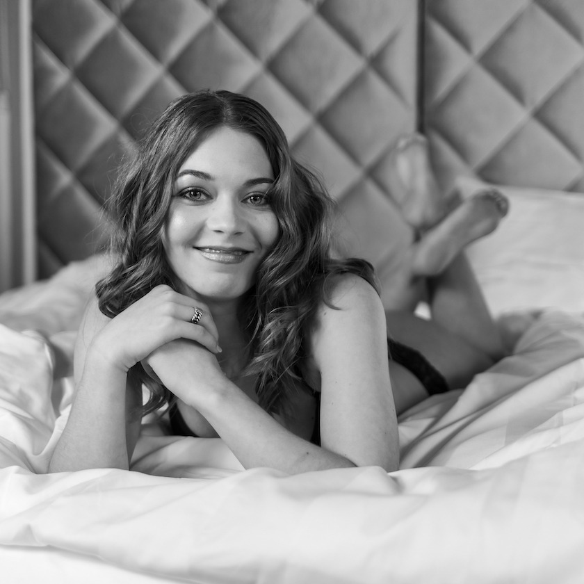 Fotovoorbeeld van een boudoir fotoshoot in een boutique hotel in Leiden