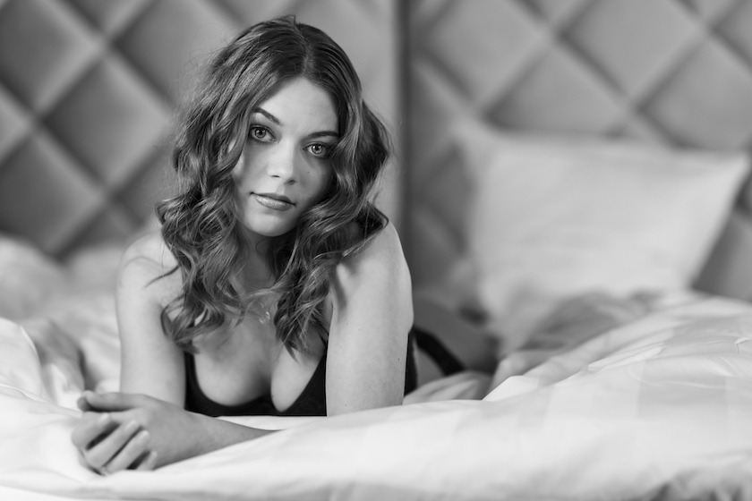 Fotovoorbeeld van een boudoir fotoshoot in een boutique hotel in Leiden