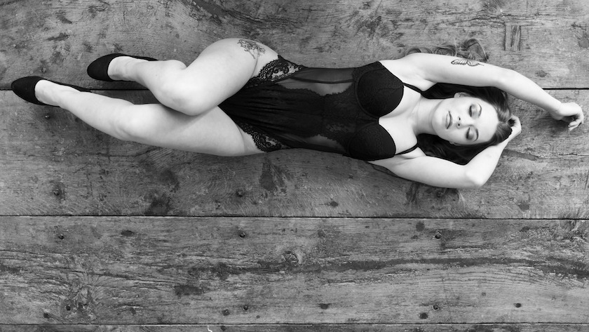 Fotovoorbeeld van een boudoir fotoshoot in een boutique hotel in Leiden