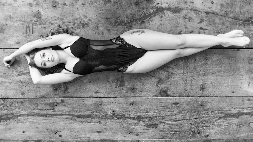 Fotovoorbeeld van een boudoir fotoshoot in een boutique hotel in Leiden