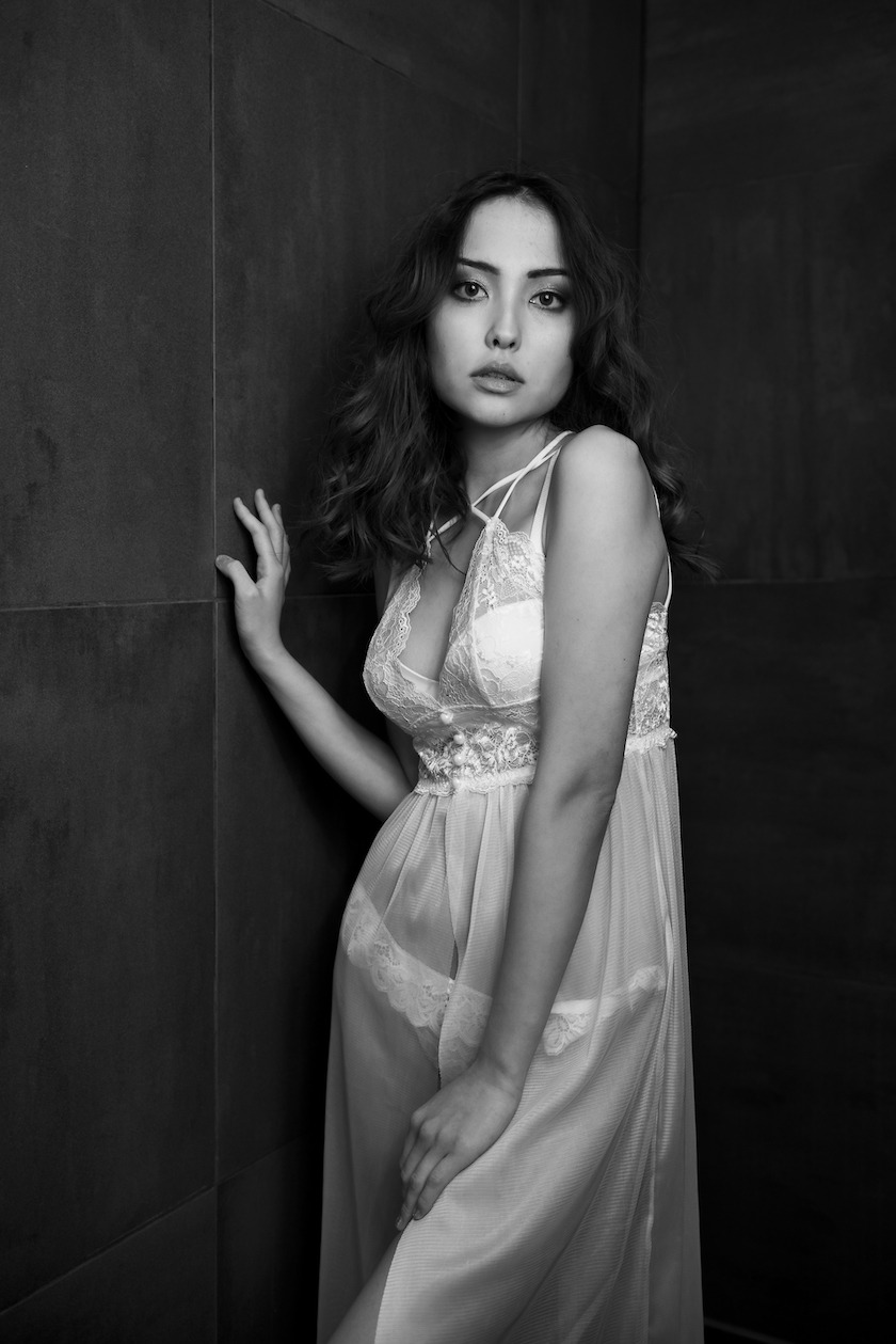 Fotovoorbeeld van een boudoir fotoshoot in een boutique hotel in Leiden