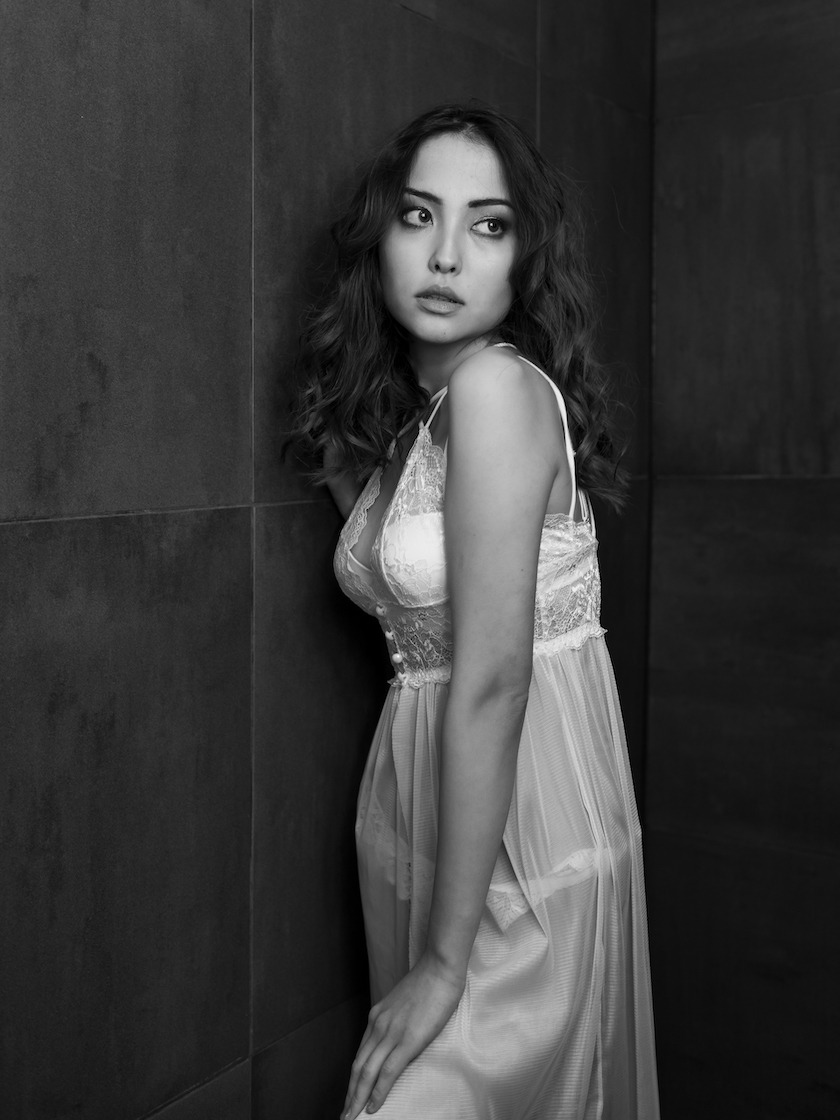 Fotovoorbeeld van een boudoir fotoshoot in een boutique hotel in Leiden