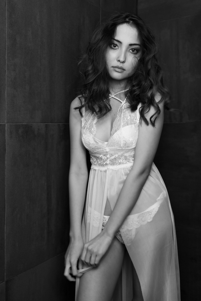 Fotovoorbeeld van een boudoir fotoshoot in een boutique hotel in Leiden