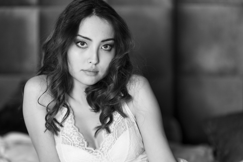 Fotovoorbeeld van een boudoir fotoshoot in een boutique hotel in Leiden